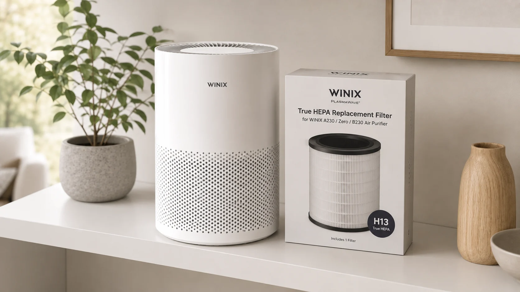Purificador de aire Winix junto a la caja de su filtro de repuesto